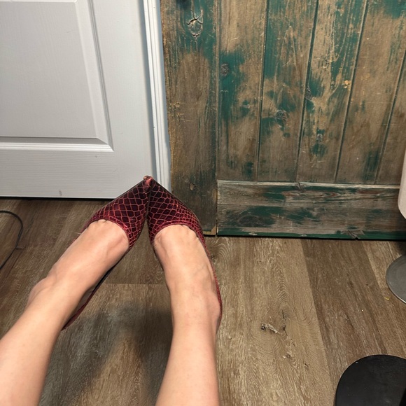 Donald Pliner Women's High Heel Shoes Red Snakeskin Python Foil
Metallic size 6 - Picture 8 of 17